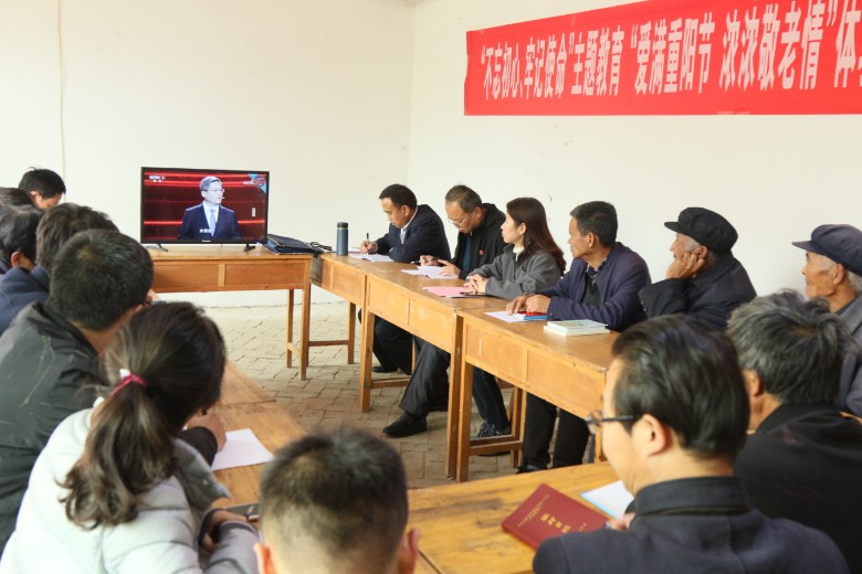 组织王家沟村观看《平“语”近人——习近平总书记用典》之“孝道”主题节目.JPG