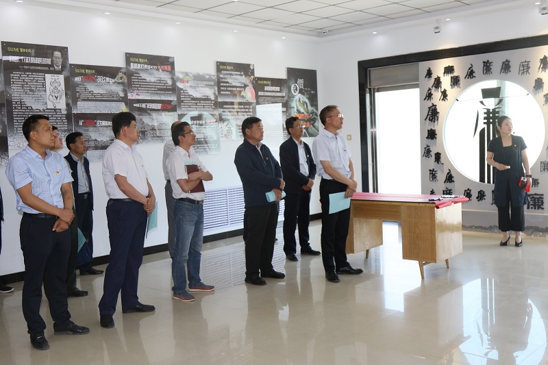 县级领导干部参观廉政教育基地 (8).JPG